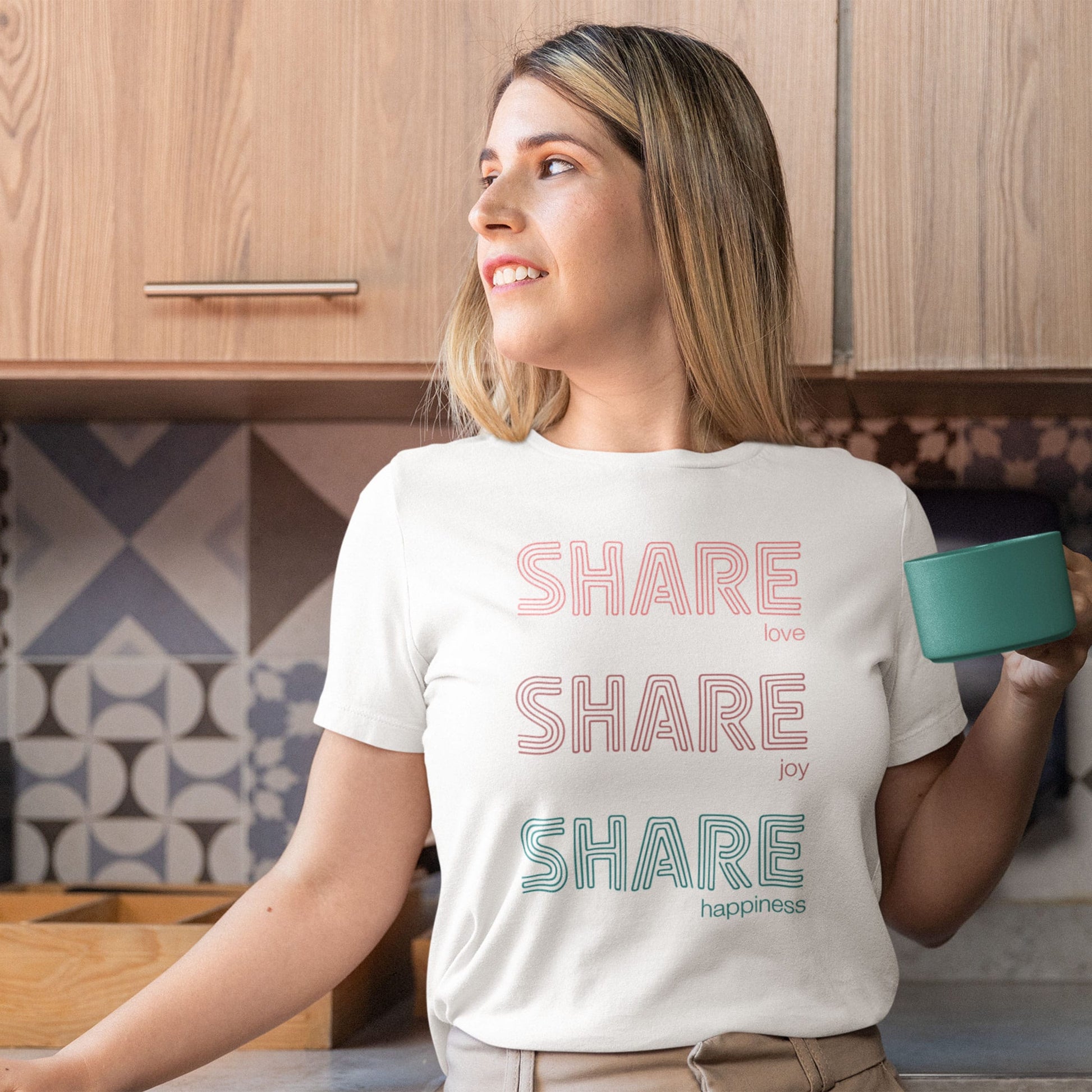 Share love, share joy, share happiness. Women's loose t-shirt. Bright