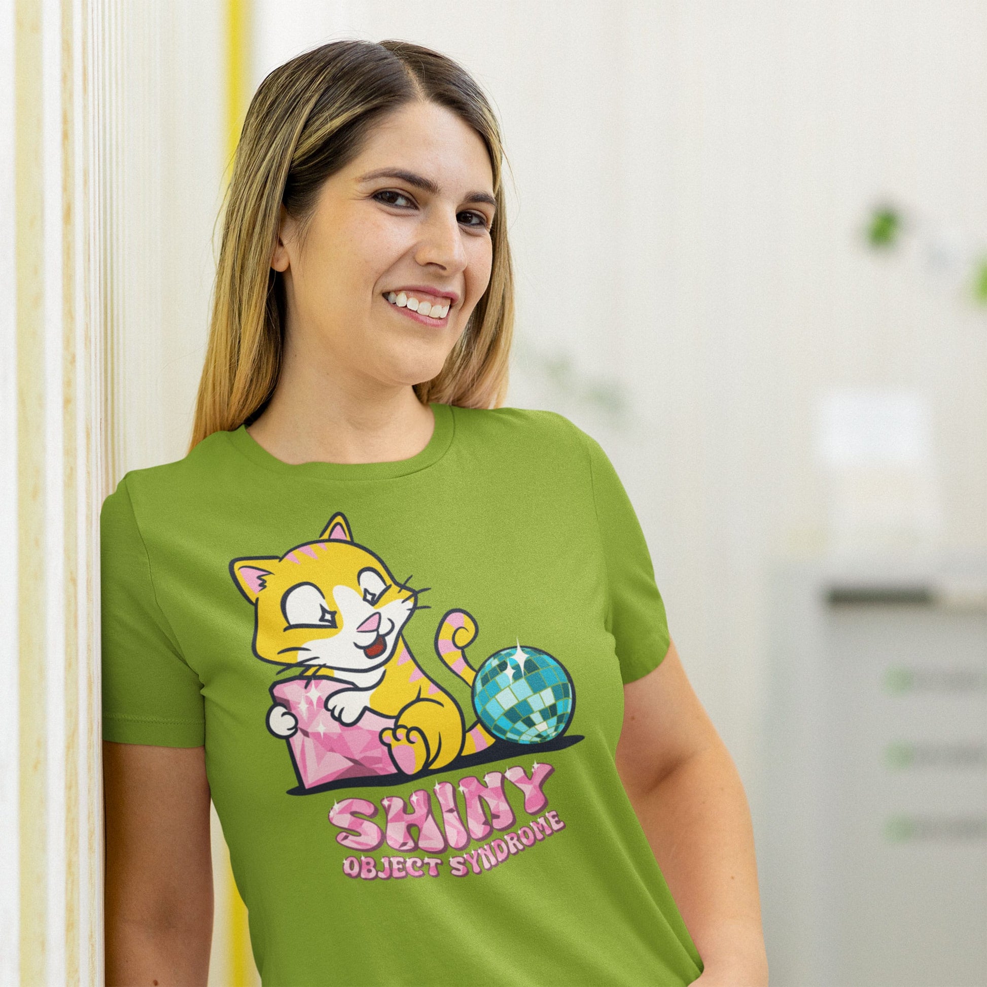 Shiny Object Syndrome. Cute cat with diamond and disco ball. Women's loose t-shirt