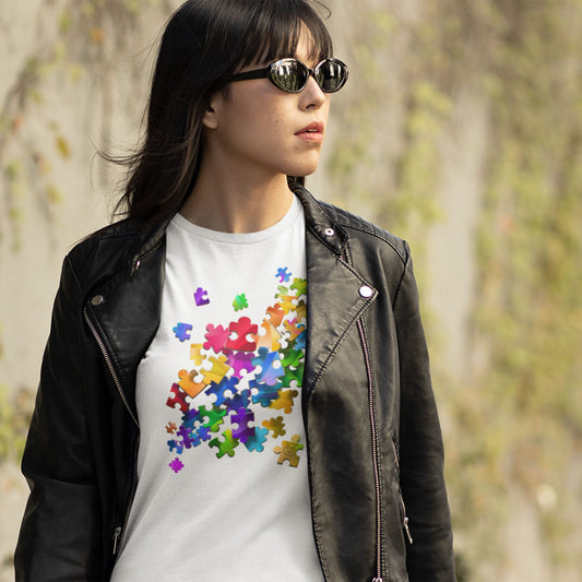 Colorful Unity Tee. Puzzleteile. Lockeres Damen T-Shirt. Weiß